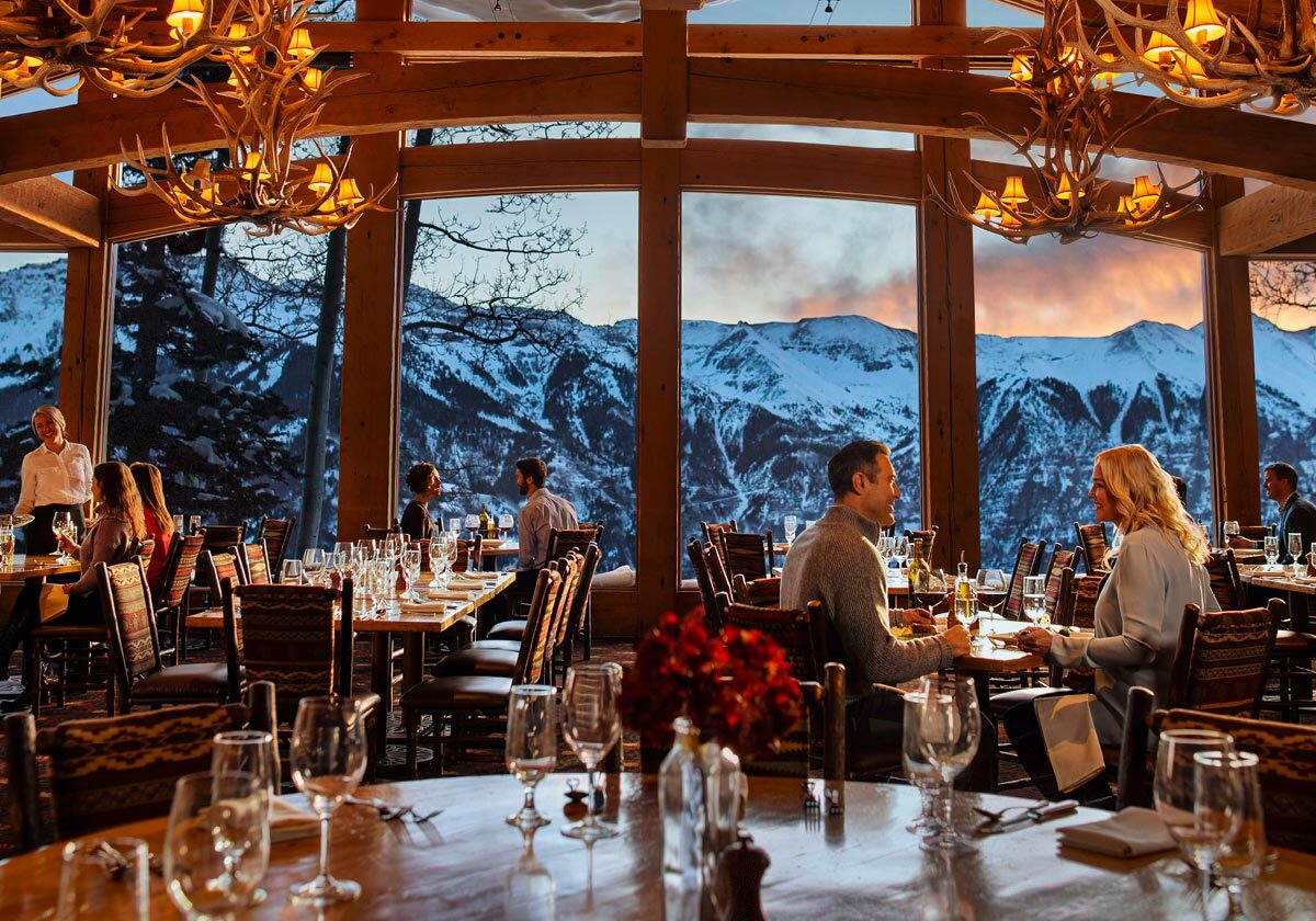 Allred's Restaurant with View and Guests